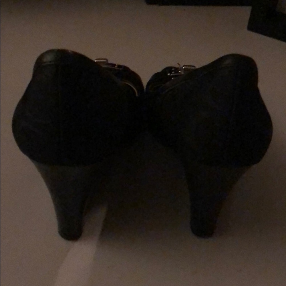 Cute Black Coach Wedges W/Silver Buckle Sz 7.5 - Picture 5 of 8